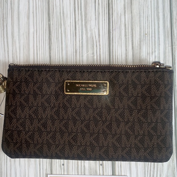 Michael Kors Wristlet New in Box with tags - Picture 3 of 11